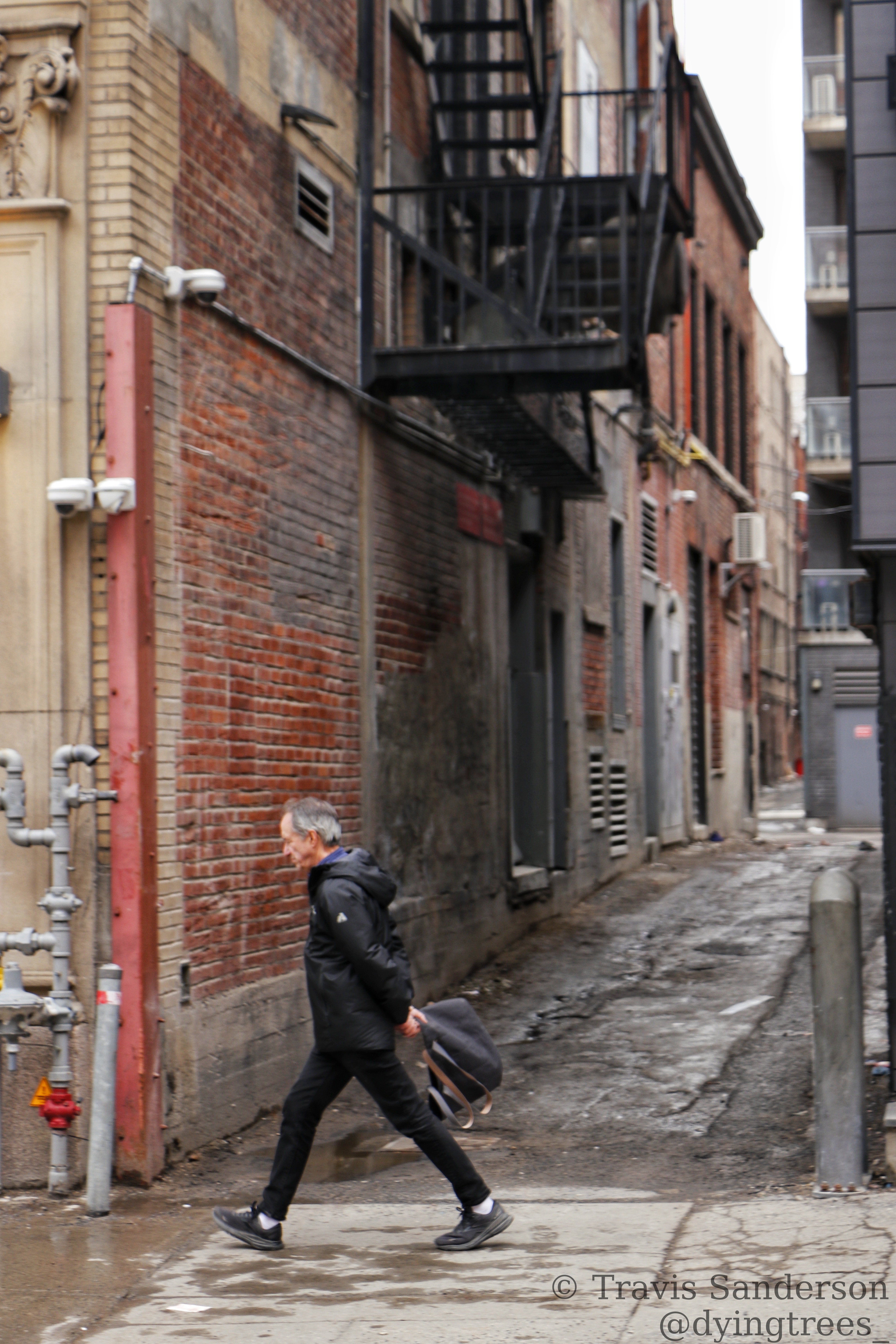between the streets 25